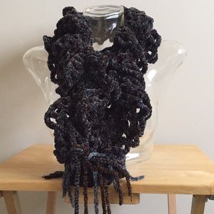 Knitted scarf.